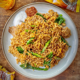 มาม่าผัดซีอิ้วหมูชิ้น