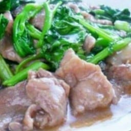 หมูใหญ่ ราดหน้า และ ข้าวมันไก่ พระราม 4