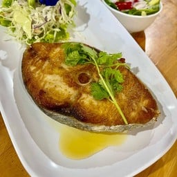 ปลาอินทรีย์ทอดน้ำปลา