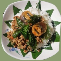 กระเพรากรอบไข่เยี่ยวม้า