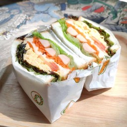 แซนวิช ไข่คน ไส้กรอก