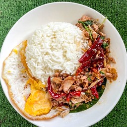 กระเพราพริกแห้ง