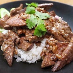 ข้าวตับทอดกระเทียม