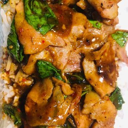 ข้าวราดผัดกะเพรา