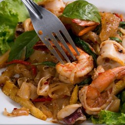 เส้นใหญ่ผัดพริกเผา