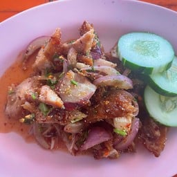 ยำไก่แซ่บ