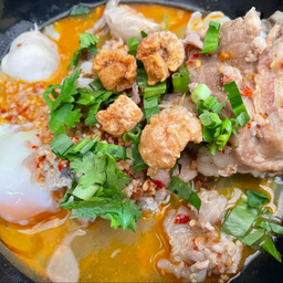 ก๋วยเตี๋ยวหมูต้มยำน้ำขลุกขลิก พี่กวาง
