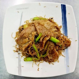 (เส้นหมี่)   ผัดซีอิ้วใส่ไข่