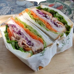 แซนวิชสลัดผัก แฮม ทูน่า