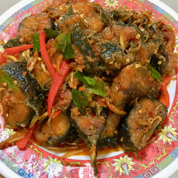 ผัดเผ็ดปลาช่อนทอด