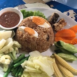 ข้าวผัดน้ำพริกลงเรือ