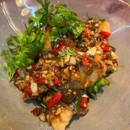 ปลากะพงทอดราดพริก Crispy Sea Bass With Spicy Sauce