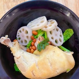 เกาเหลาหม่าล่าน่องไก่ติดสะโพกตุ๋น