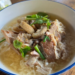 ข้าวต้มเนื้อตุ๋น