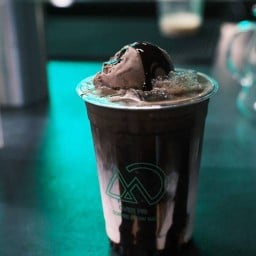 ไม้ไอติม x Over Me Coffee สาขา 4 แยกโรงเรียนสตรีสิริเกศ