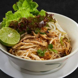 ก๋วยเตี๋ยวแห้งขลุกขลิก สูตรคุณย่า