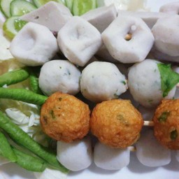 ลวกจิ้ม ลูกชิ้นปลาเยาวราช 4สหาย ไร้สารบอแรกซ์