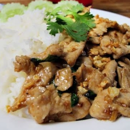 หมูกระเทียม กับข้าว
