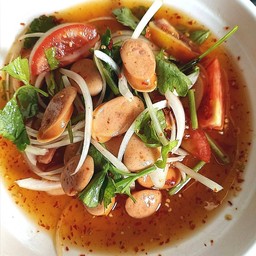 ยำไส้กรอก