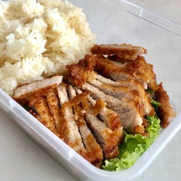 ข้าวเหนียวหมูสันนอกทอด