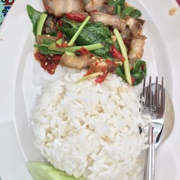 คะน้าหมูกรอบ