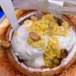 Tuk Tuk มะพร้าวปั่นหน้าไอติม ซอยบ่อนไก่