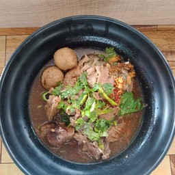 แม่ช้อยก๋วยเตี๋ยวเนื้อตุ๋น-หมูตุ๋น รสเด็ด