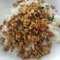 [อร่อยซ่ากับโค้ก] กระเพราไก่ ราดข้าว +  โค้ก ออริจินัล (กระป๋อง) 