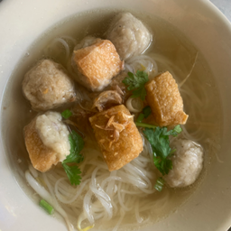 ก๋วยเตี๋ยวลูกชิ้นแคะพริกเผา