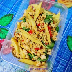 ผัดหน่อไม้ไก่สับ