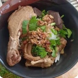 เตี๋ยวเป็ดป้าปุ้ย หน้าหลวงพ่อเกษม