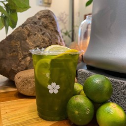 ชาเขียวน้ำผึ้งมะนาว