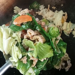 ข้าวราดผัดผักรวม