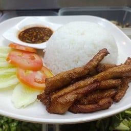 ข้าวหมูทอด เนื้อทอด จิ้มแจ่ว นายเต้ย (ร้านเดียวกันกับ จั๊บญวนอุบล)