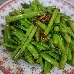 ผัดผักบุ้งไฟแดง