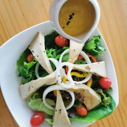 สลัดผักอินทรีย์เต้าหู้ย่าง