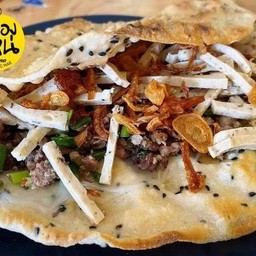 ข้าวเกรียบกรอบๆ ใส่สูตรโบราณ ทานคู่กับหอมเจียวและ น้ำจิ้มสูตรต้นตำรับ