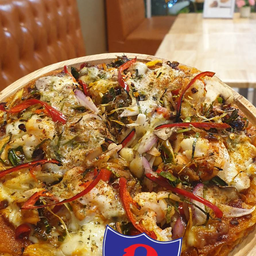 โรตีพิซซ่าต้มยำกุ้ง Roti Pizza Tomyam Prawn