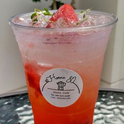 สตอเบอรี่ โซดา