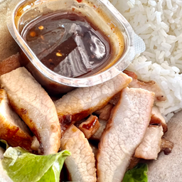 ข้าวสวยร้อนๆ คอหมูย่างหอมๆจิ้มแจ่ว