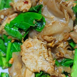 ผัดซีอิ๊วไก่