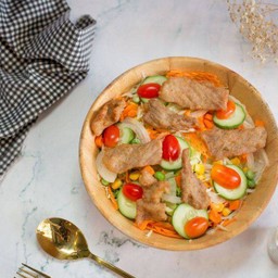 6 สลัดหมูทอดคุณยาย