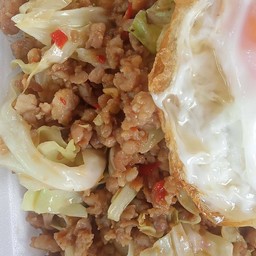 หมูสับผัดกะหล่ำปลี
