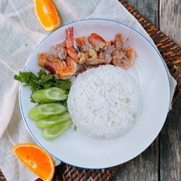 [อร่อยซ่ากับโค้ก] กุ้งสดทอดกระเทียมพริกไทยรสเด็ด +  โค้ก ออริจินัล (ขวด) 