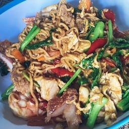 มาม่าผัดขี้เมารวมมิตร