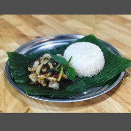 กระเพราปลาหมึก+ หมูสับ