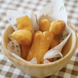 ปาท่องโก๋ + นมข้นหวาน