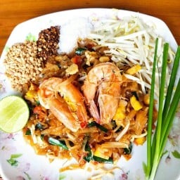 ผัดไทยแม่อร นวมินทร์72