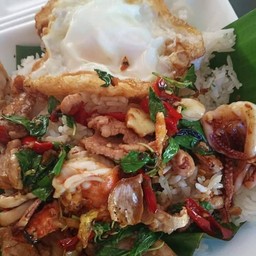 ข้าวราดกะเพรารวมมิตร