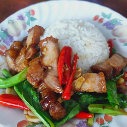 คะน้าหมูกรอบ